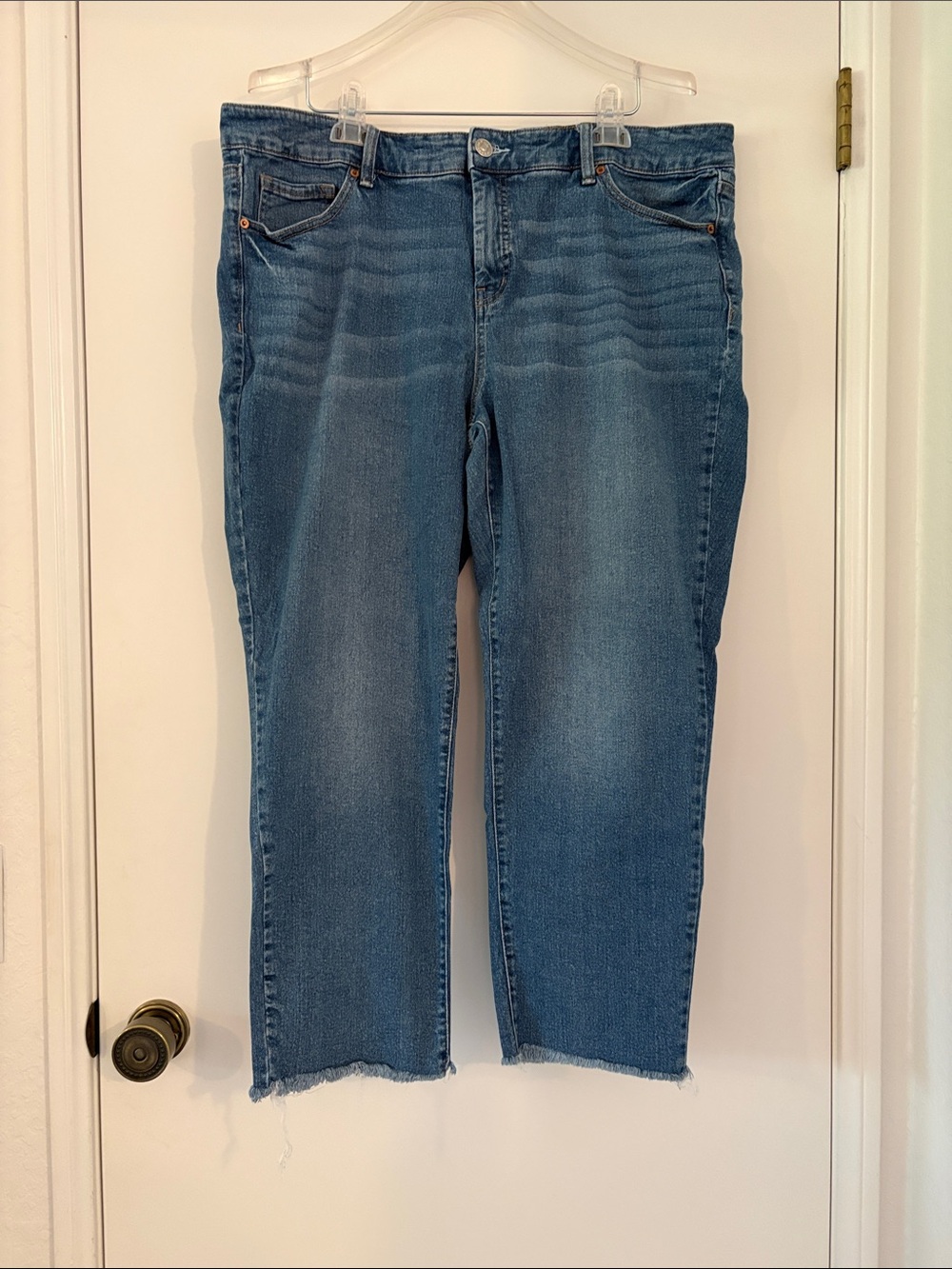 Jessica Simpson Mid-Blue Ankle Crop Straight Jeans - Picture 1 of 5